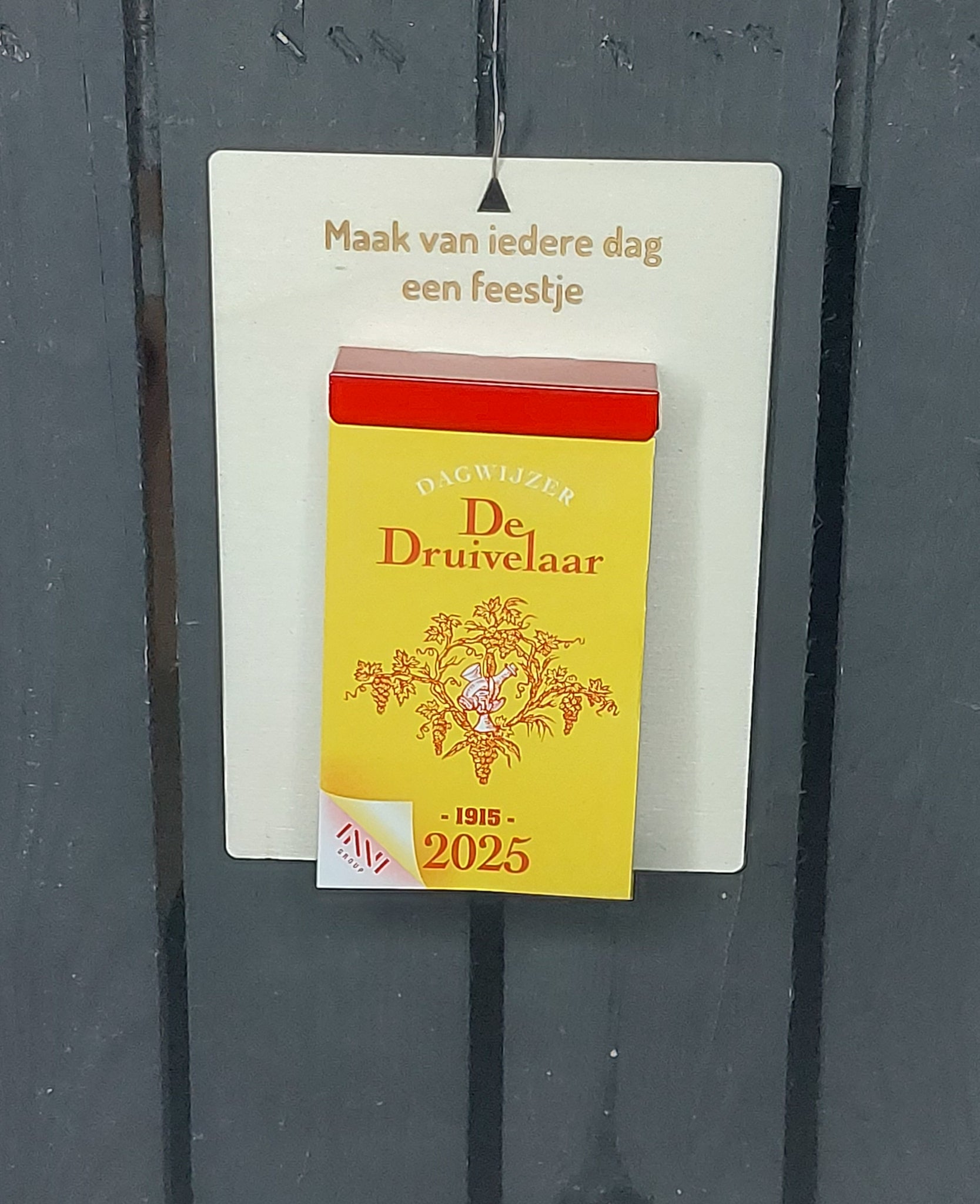 Rugschild voor kalender, Druivelaar staander, kalender houder uit hout en ecologisch.