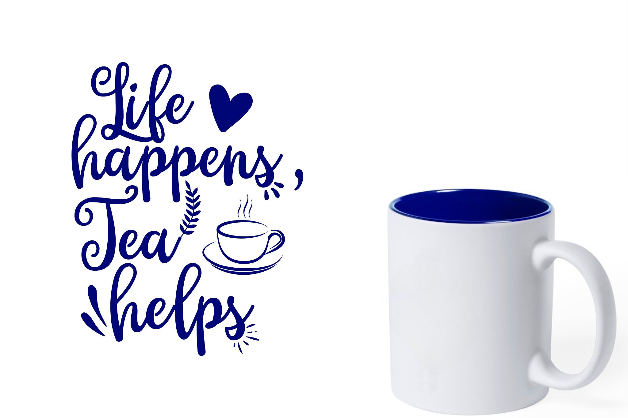 witte keramische mok met blauwe gravure  'Life happens tea helps'.