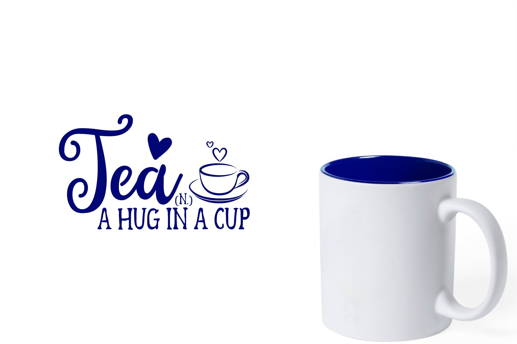 witte keramische mok met blauwe gravure  'Tea and a hug in a cup'.