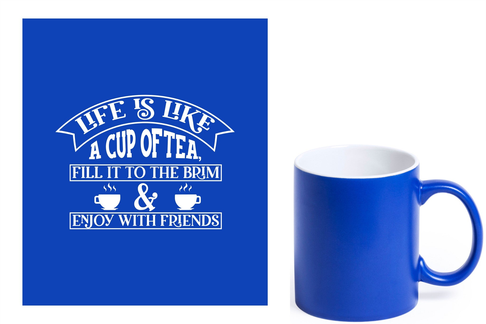 Blauwe keramische mok met witte gravure  'Life is like a cup of tea fill it to the brim & enjoy with friends'.