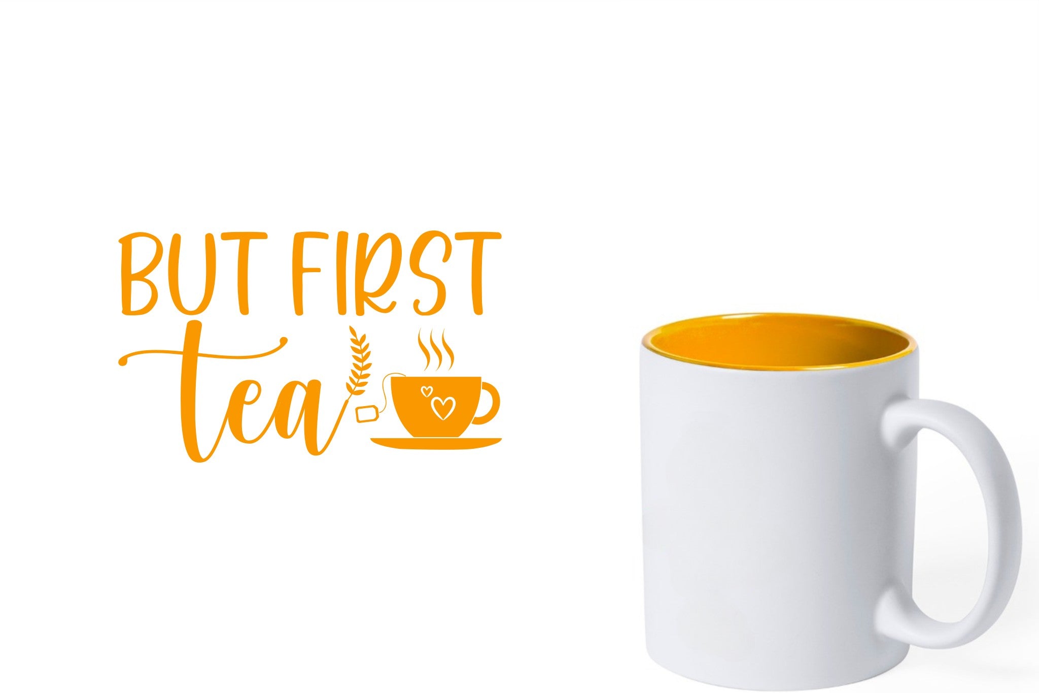 witte keramische mok met gele gravure  'But first tea'.