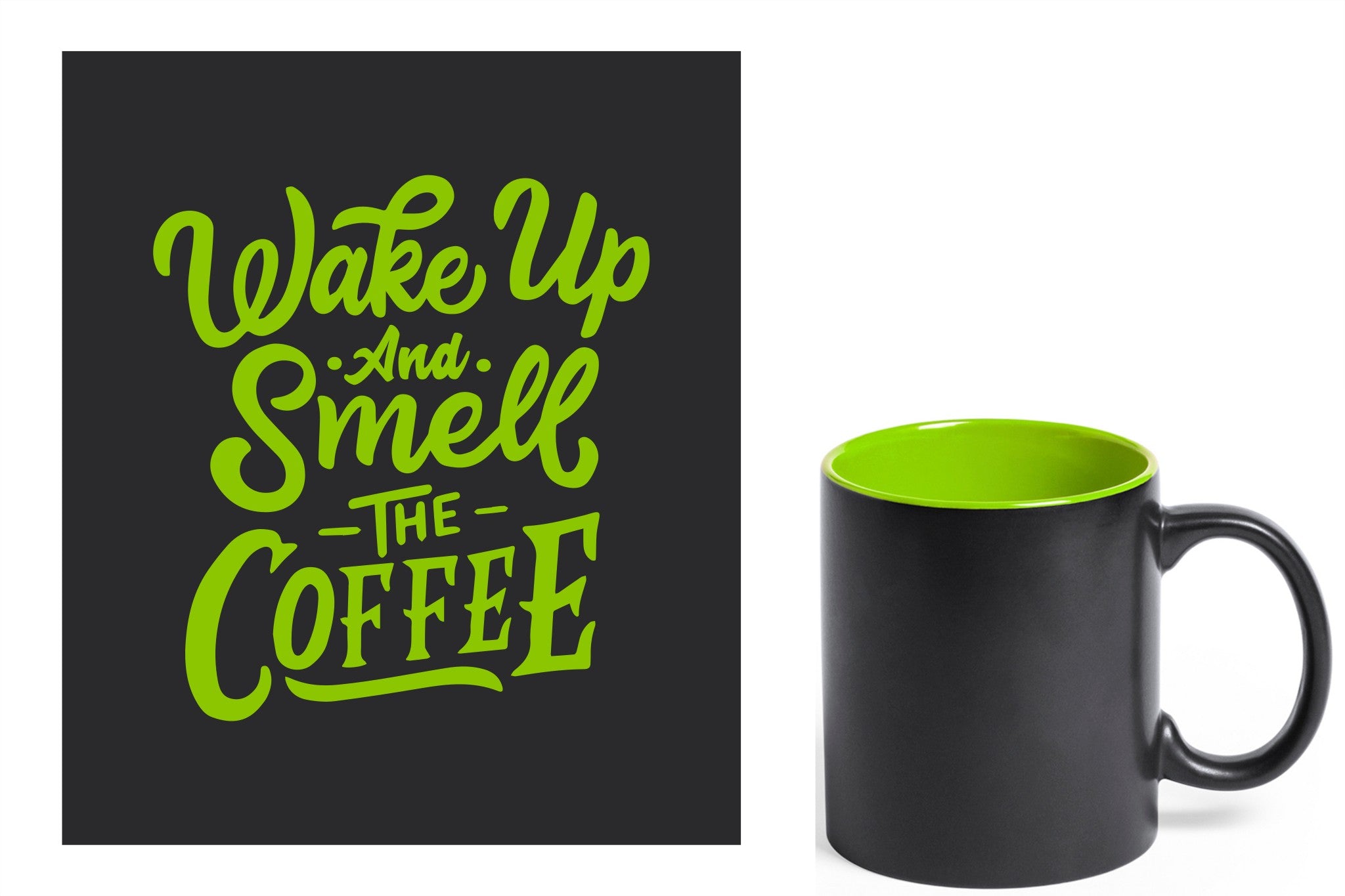 zwarte keramische mok met groene gravure  'Wake up and smell the coffee'.