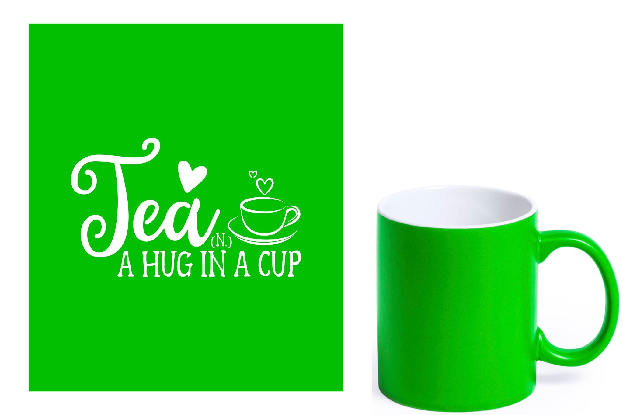 groene keramische mok met witte gravure  'Tea and a hug in a cup'.