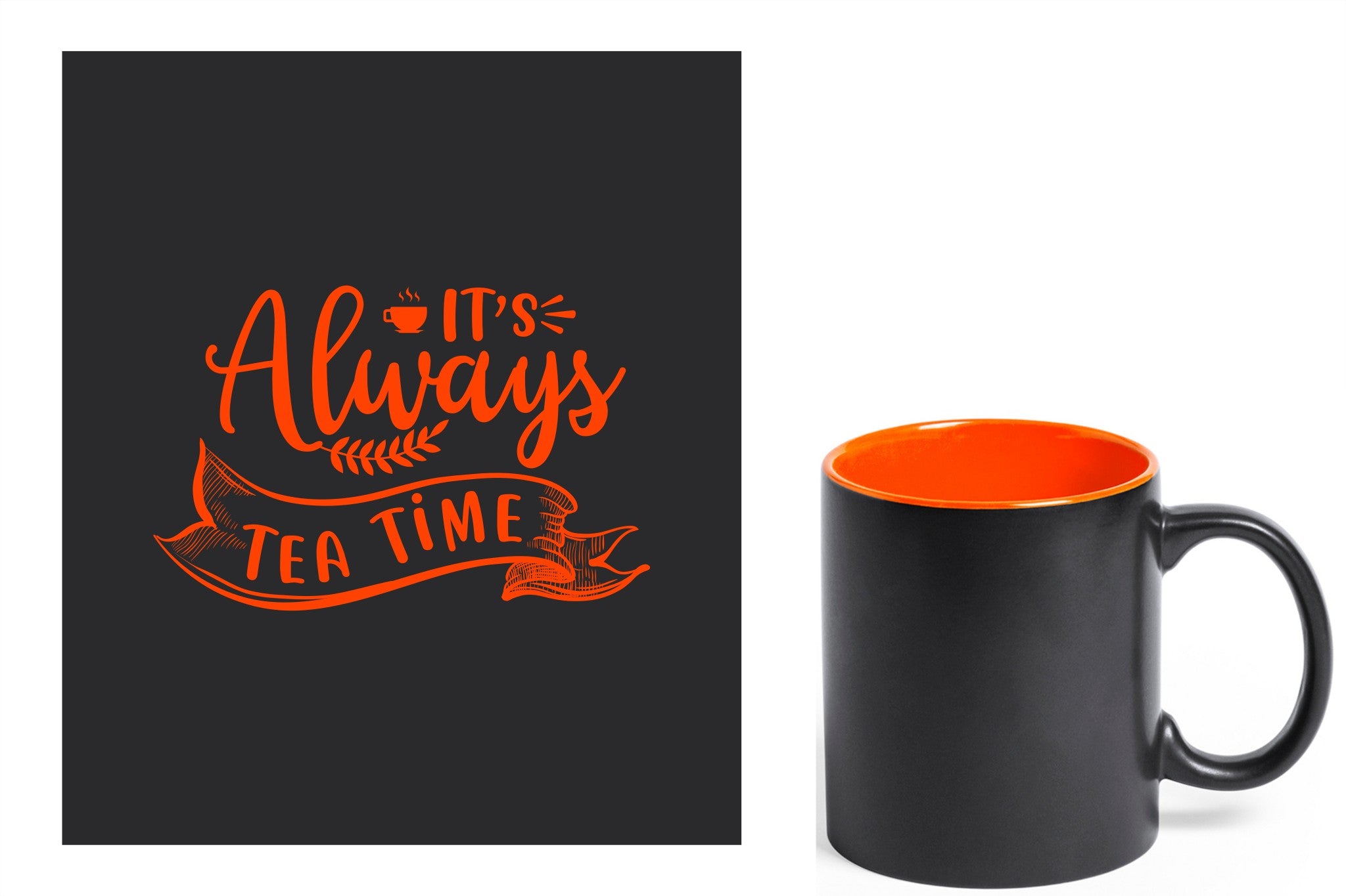 zwarte keramische mok met oranje gravure  'It's always tea time'.