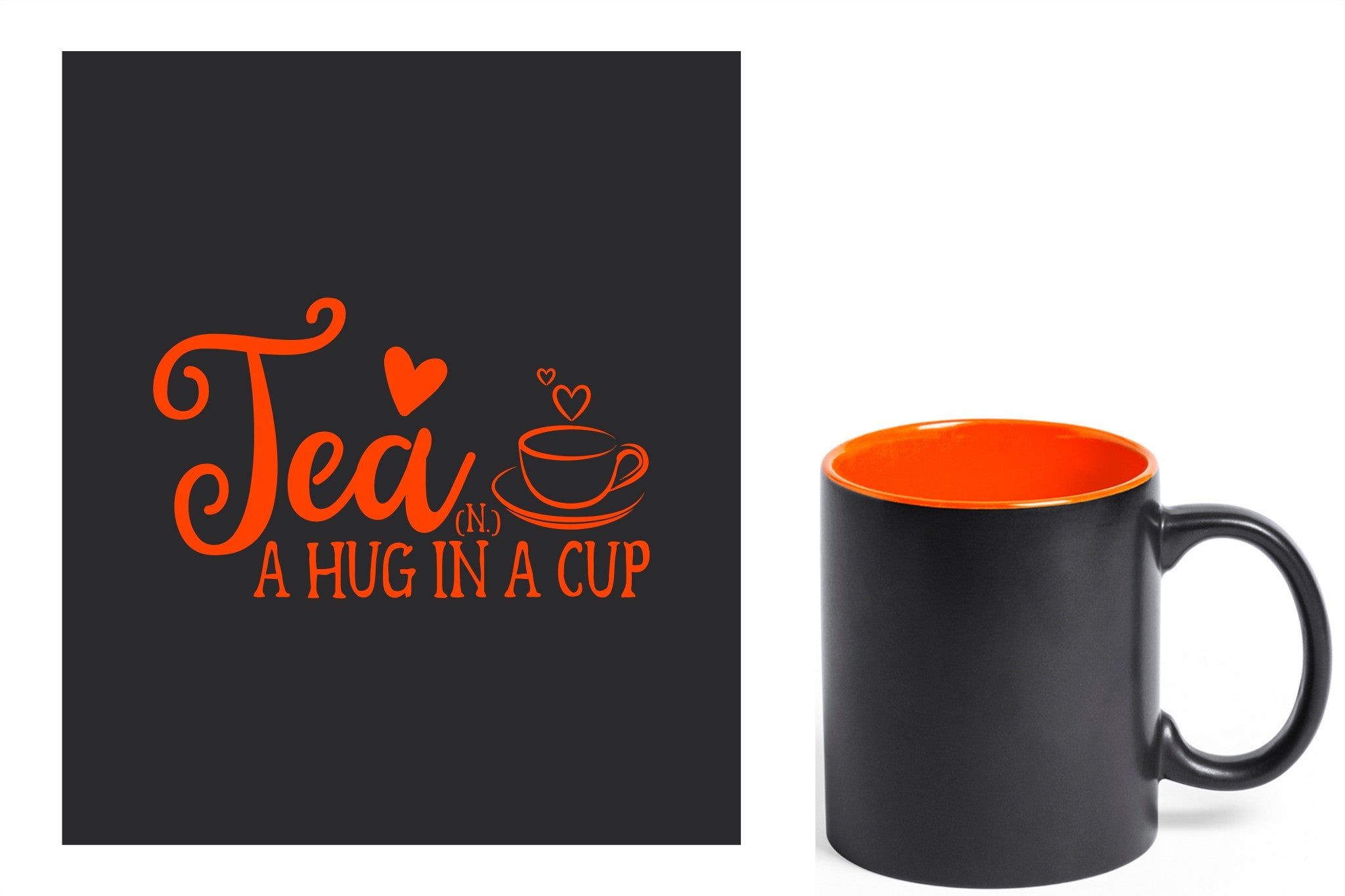 zwarte keramische mok met oranje gravure  'Tea and a hug in a cup'.