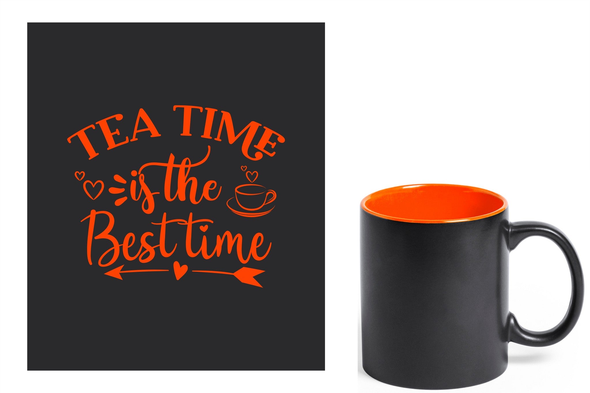 zwarte keramische mok met oranje gravure  'Tea time is the best time'.