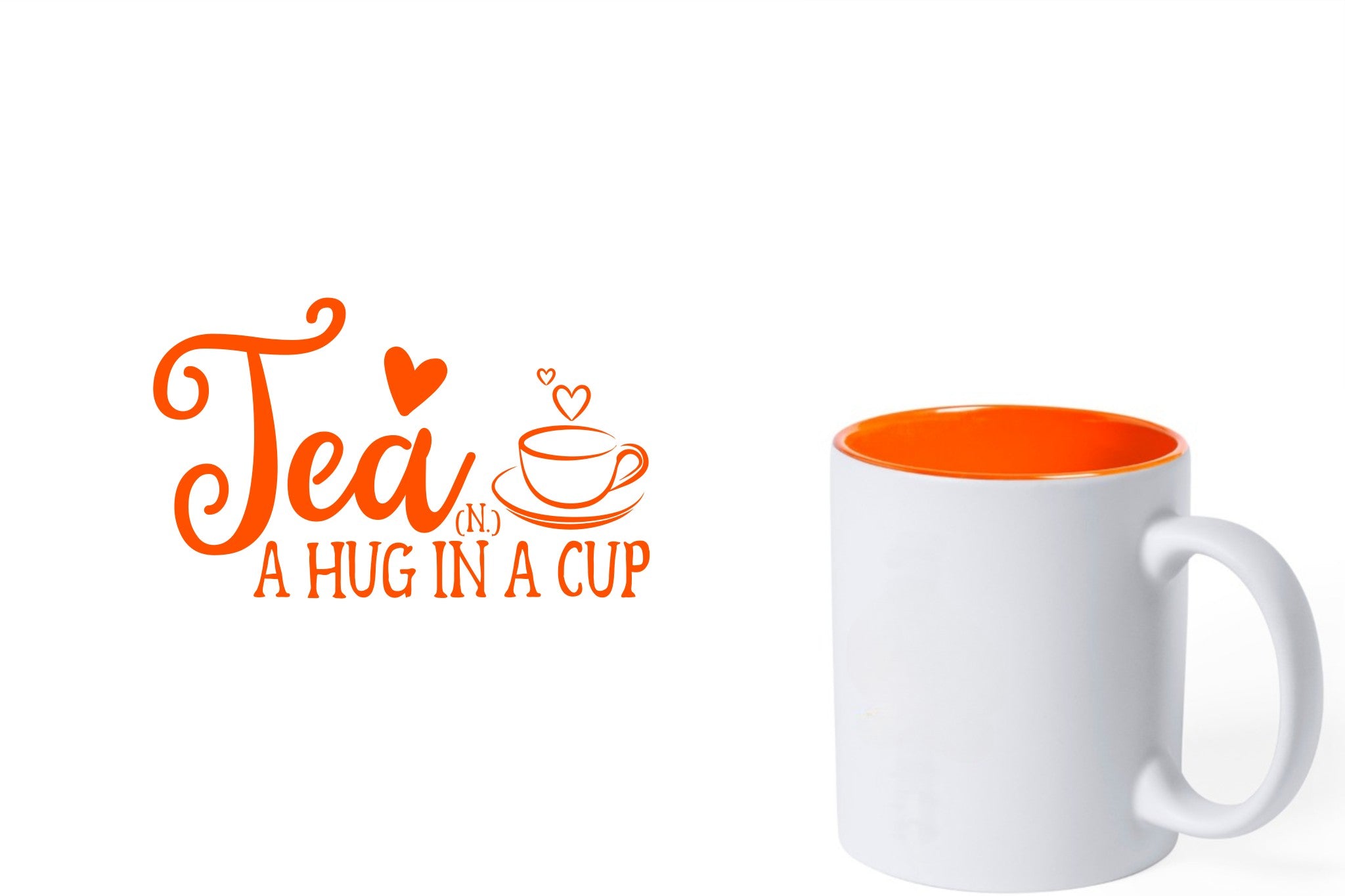 witte keramische mok met oranje gravure  'Tea and a hug in a cup'.