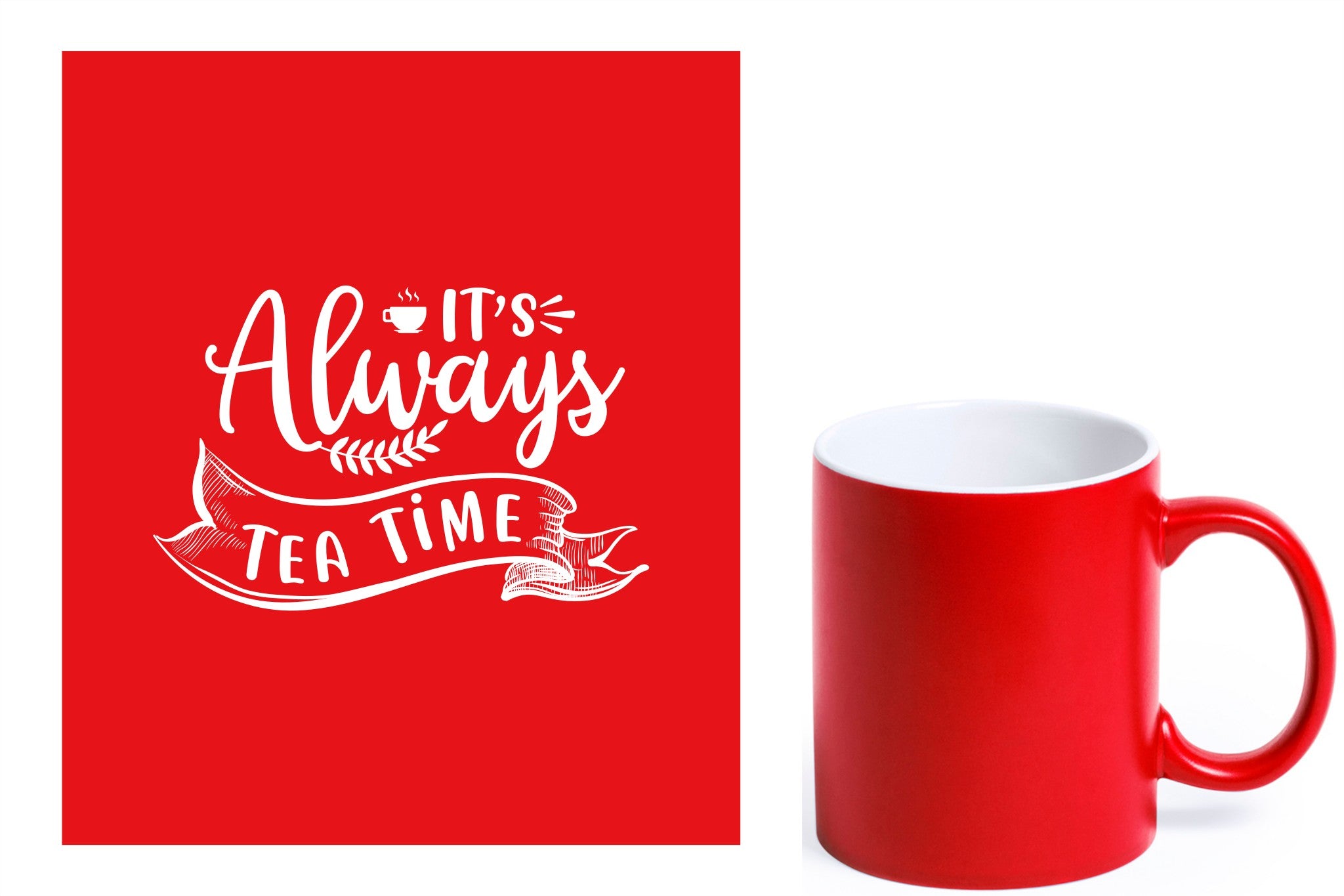 rode keramische mok met witte gravure  'It's always tea time'.