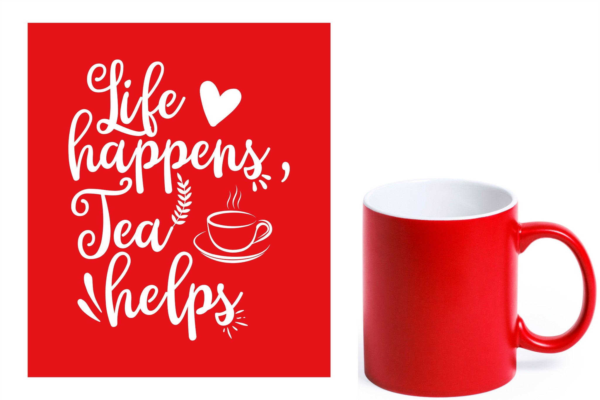 rode keramische mok met witte gravure  'Life happens tea helps'.