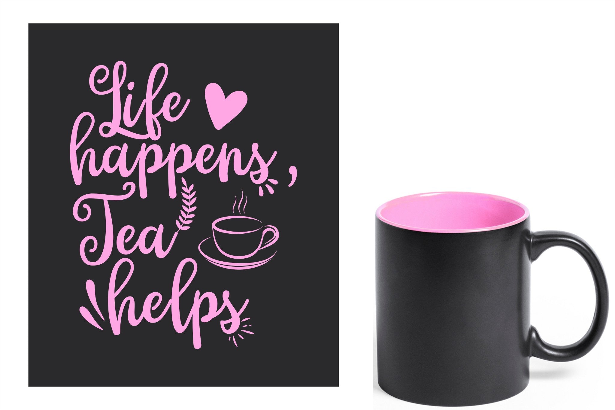 zwarte keramische mok met roze gravure  'Life happens tea helps'.