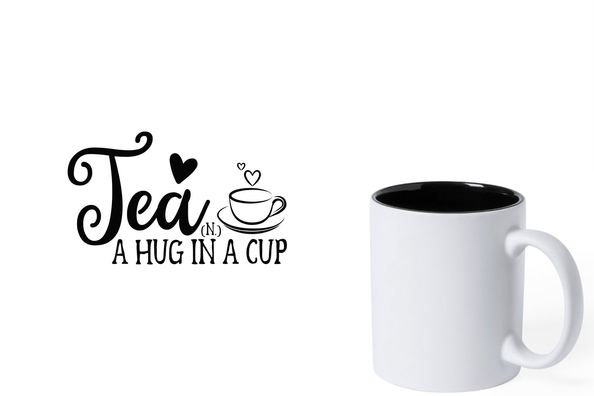 Witte keramische mok met zwarte gravure  'Tea and a hug in a cup'.