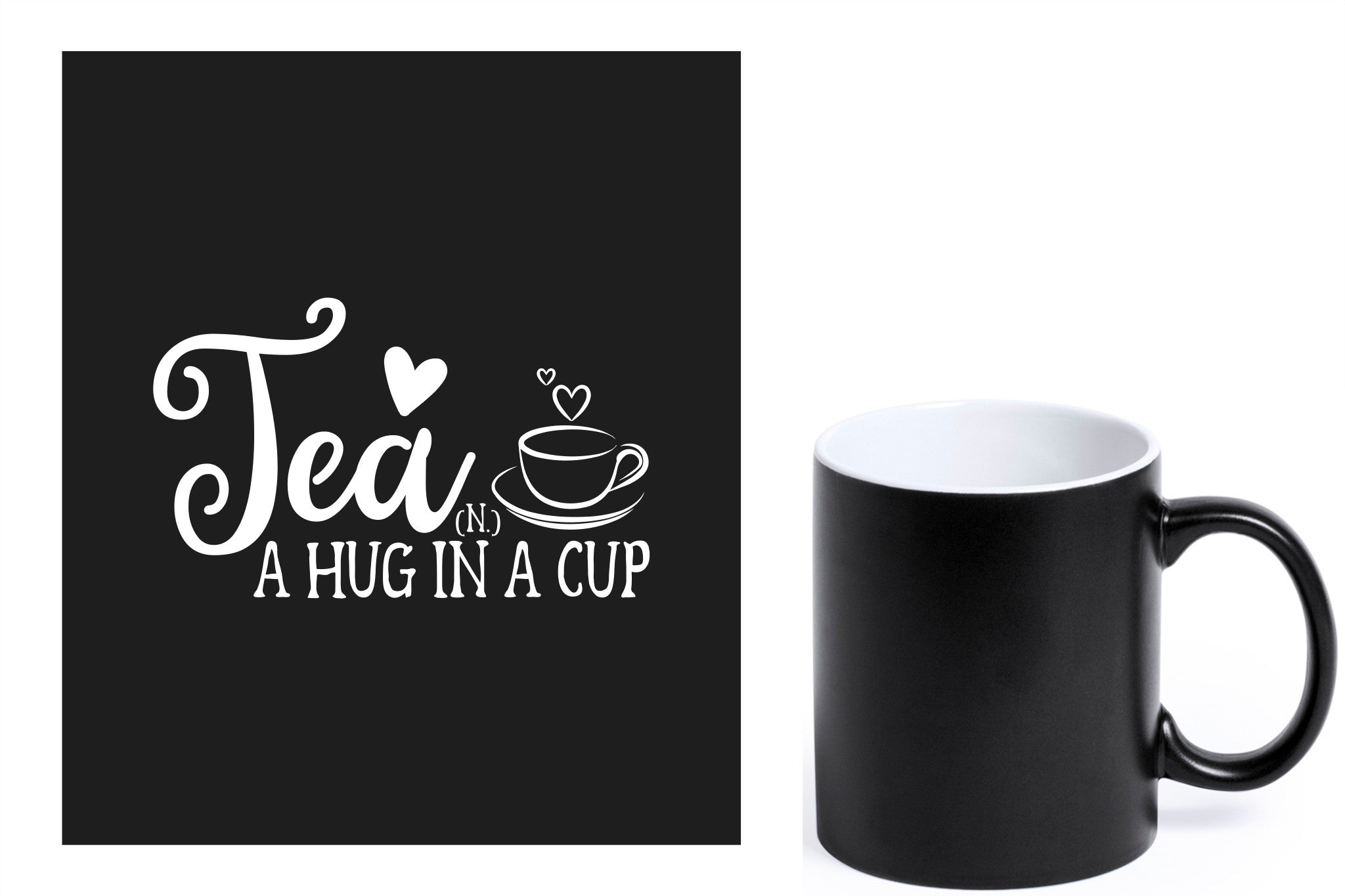 zwarte keramische mok met witte gravure  'Tea and a hug in a cup'.