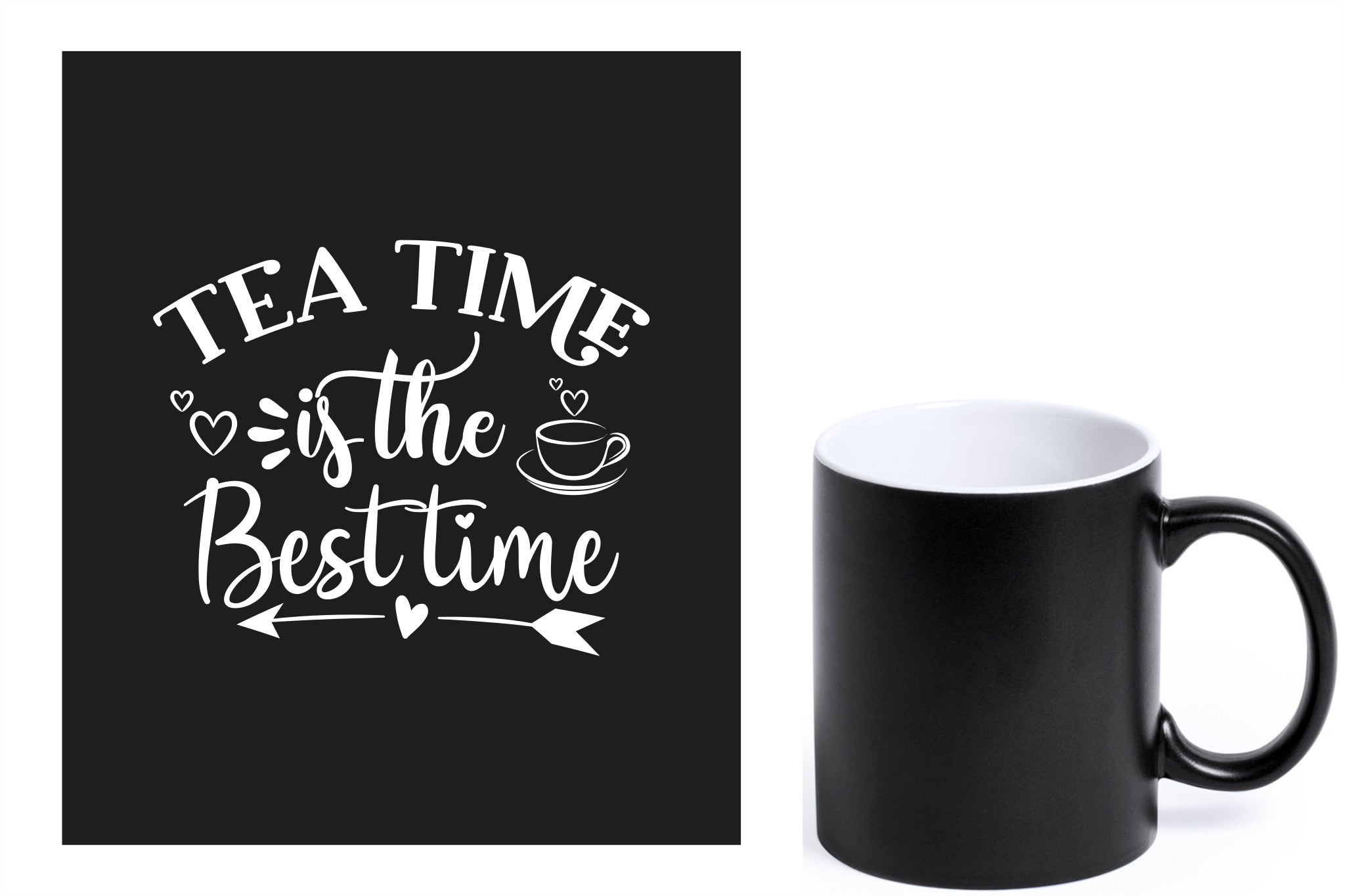 zwarte keramische mok met witte gravure  'Tea time is the best time'.
