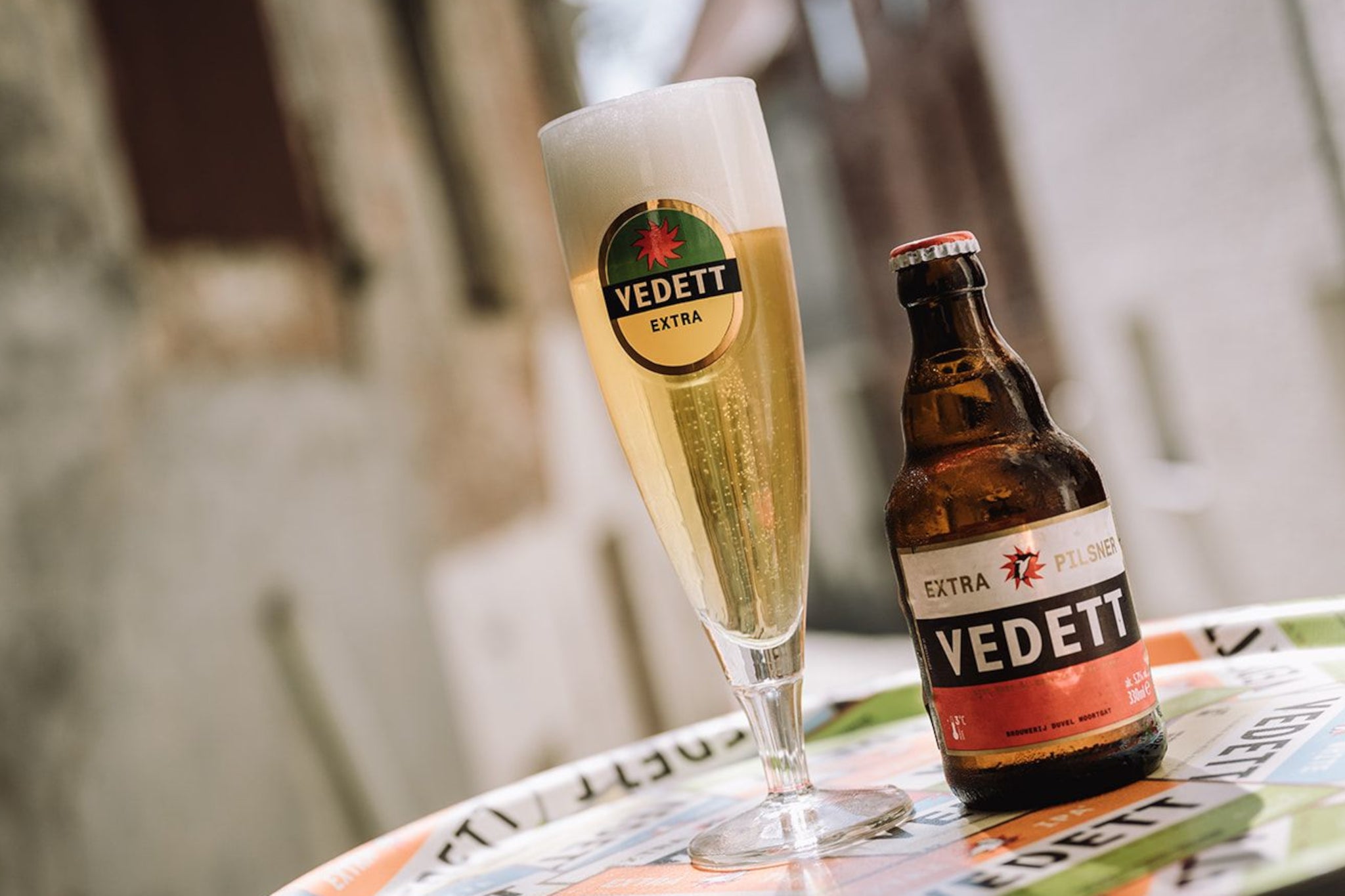 Origineel Vedett bierglas met stoer design, gegraveerd met een persoonlijke naam of tekst. Perfect cadeau voor bierliefhebbers.