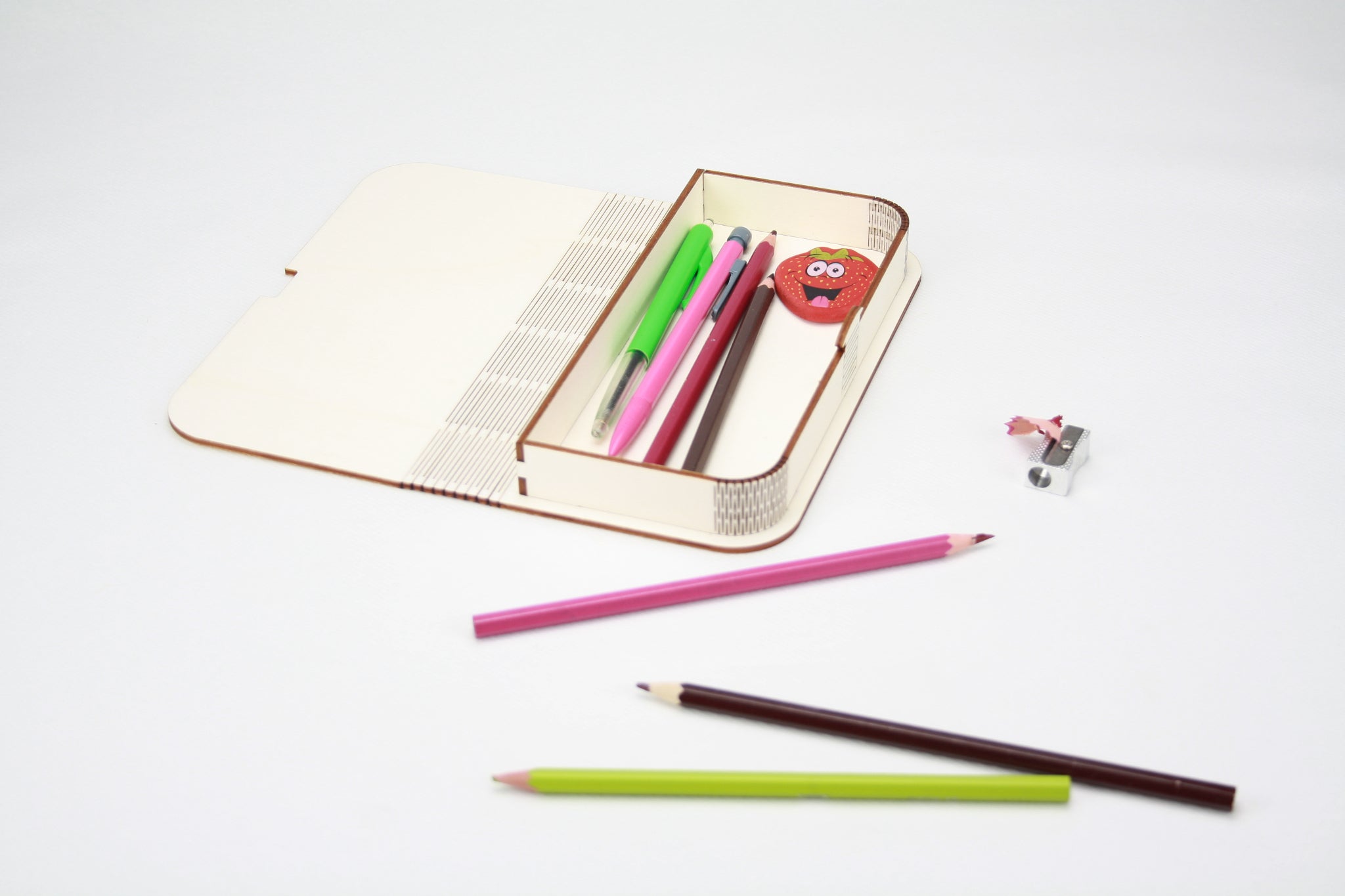 Lasercut flexbox. Doosje met flexible deksel voor opbergen van potloden of pennen.