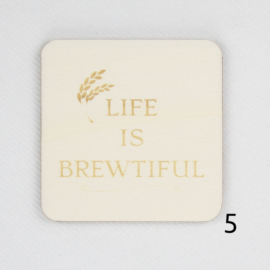 Houten magneet. Gegraveerde magneet. Gravure met bier quote 'Life is brewtiful'.