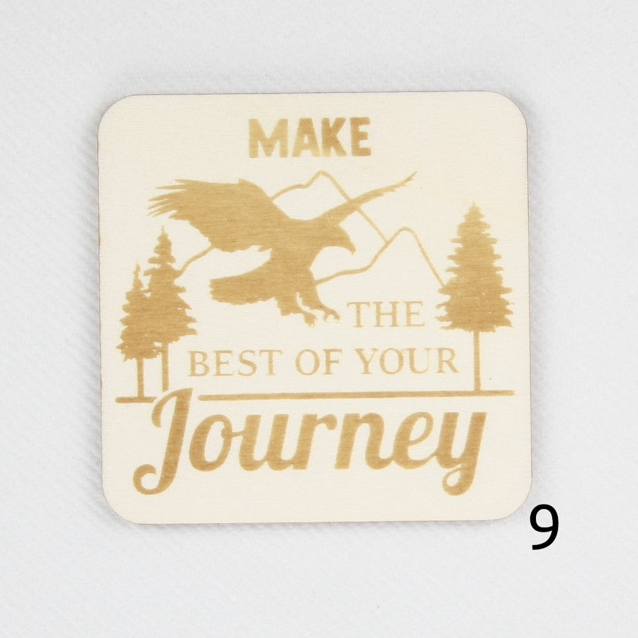 Houten magneet. Gegraveerde magneet. Gravure met reis quote 'Make the best of your journey'.