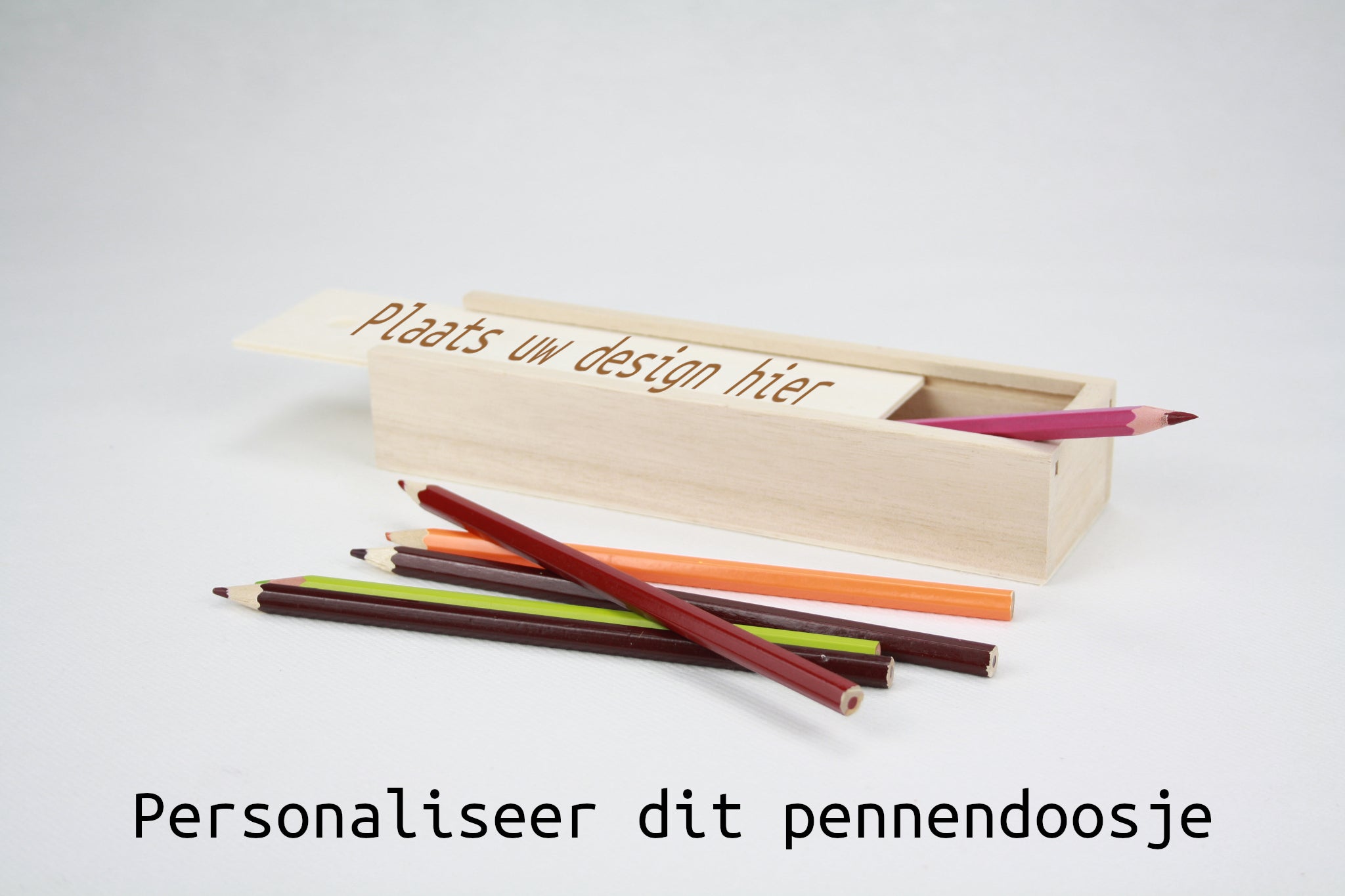 Een houten pennendoosje gepersonaliseerd met uw eigen ontwerp. Doosje voor potloden en pennen.
