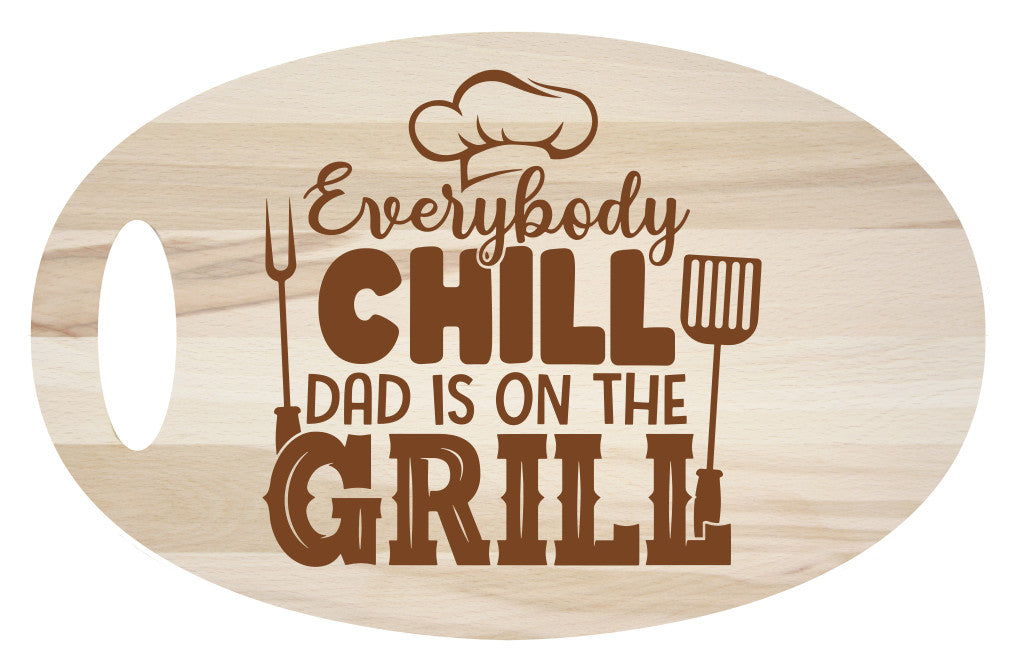 BBQ plank en houten flessenopener. BBQ snijplank met gravure 'Everybody chill dad is on the grill' en flessenopener met gravure 'Super papa'. Cadeau voor vaderdag. Stoer papa cadeau.